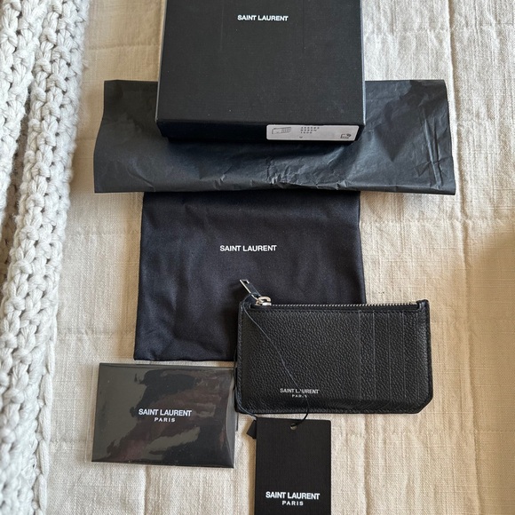 SAINT LAURENT PARIS FRAGMENTS ZIP CARD CASE IN GRAINED LEATHER 
BLACK - Picture 6 of 8